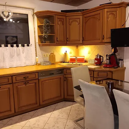 Zum Huberts Schweinchen Dom wakacyjny